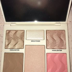 Cover fx pallet. Brand new, beautiful colors.